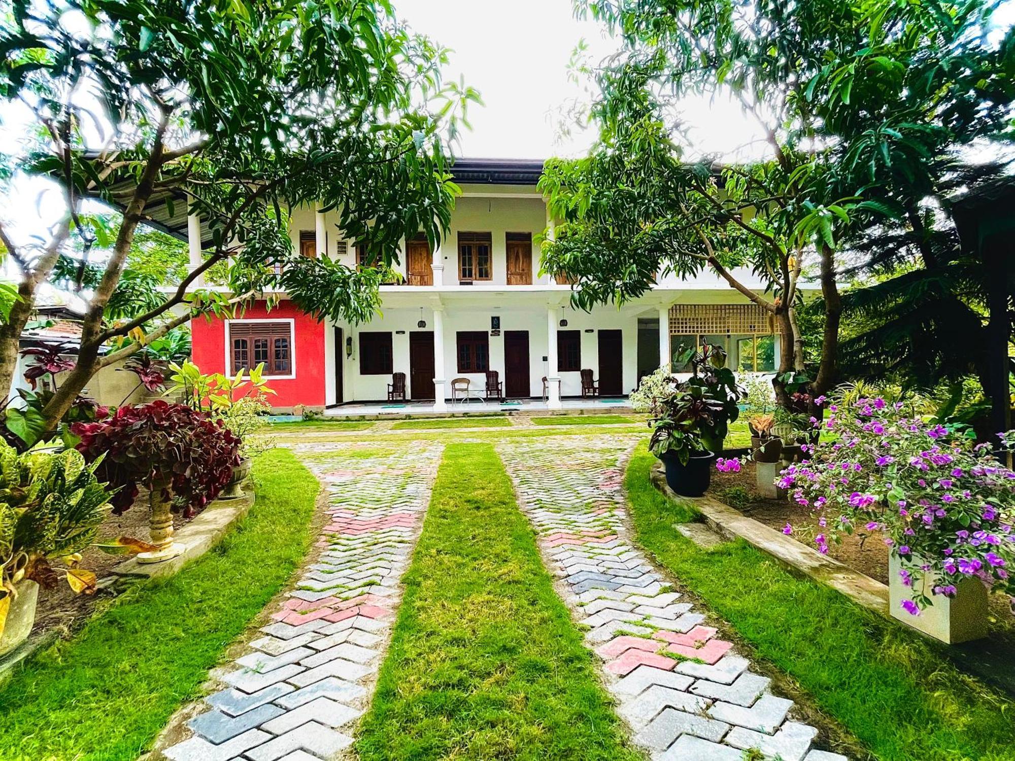 Geethani Tourist Home Polonnaruwa Exterior photo